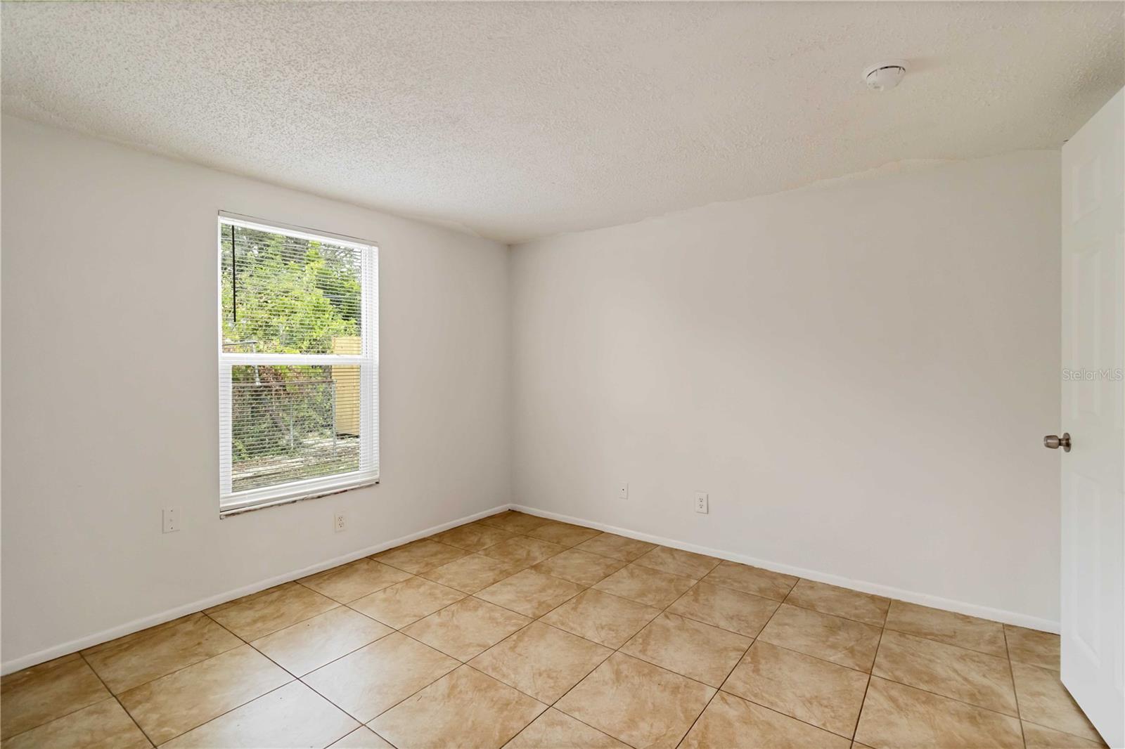 CAYMAN PARK - Residential Income