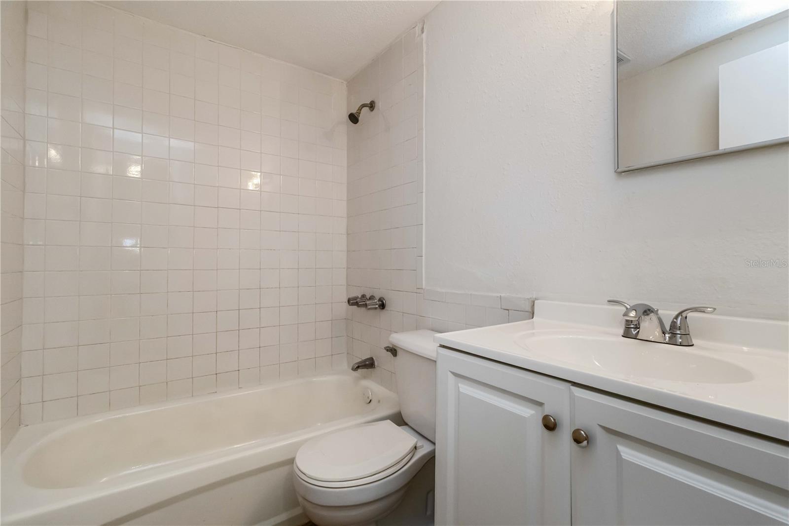 CAYMAN PARK - Residential Income