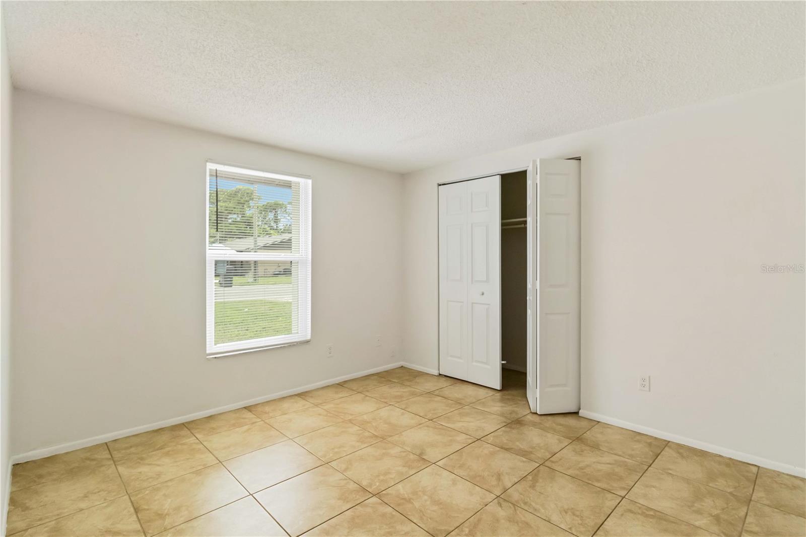 CAYMAN PARK - Residential Income