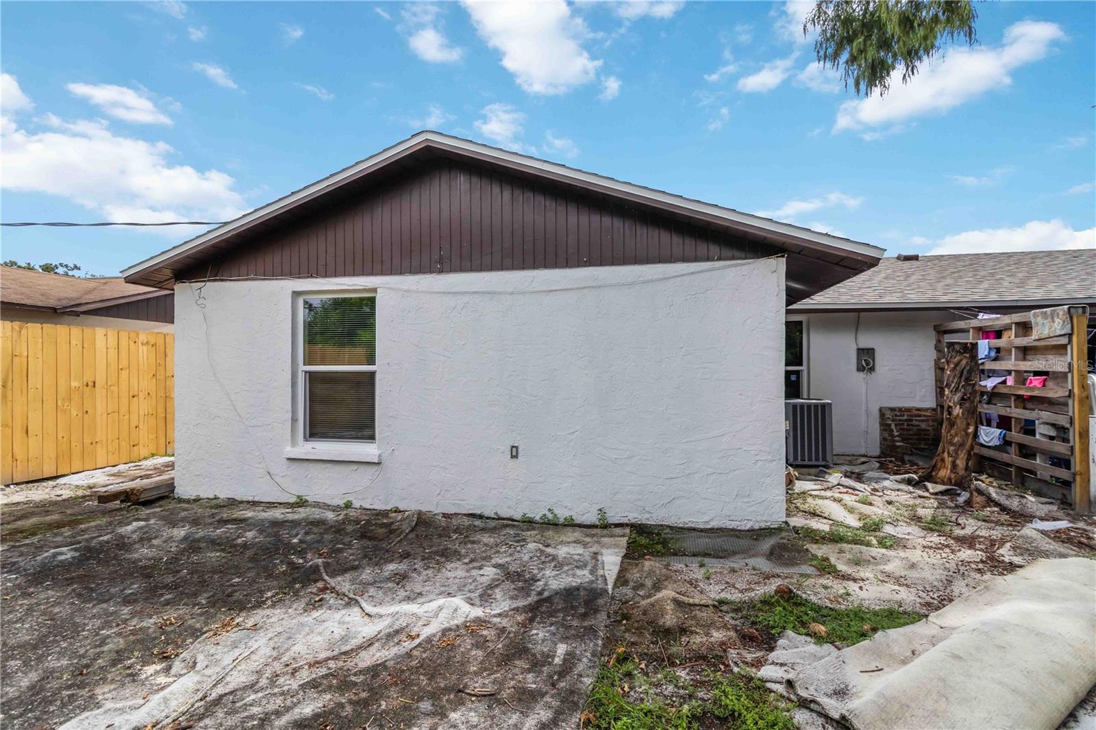 CAYMAN PARK - Residential Income