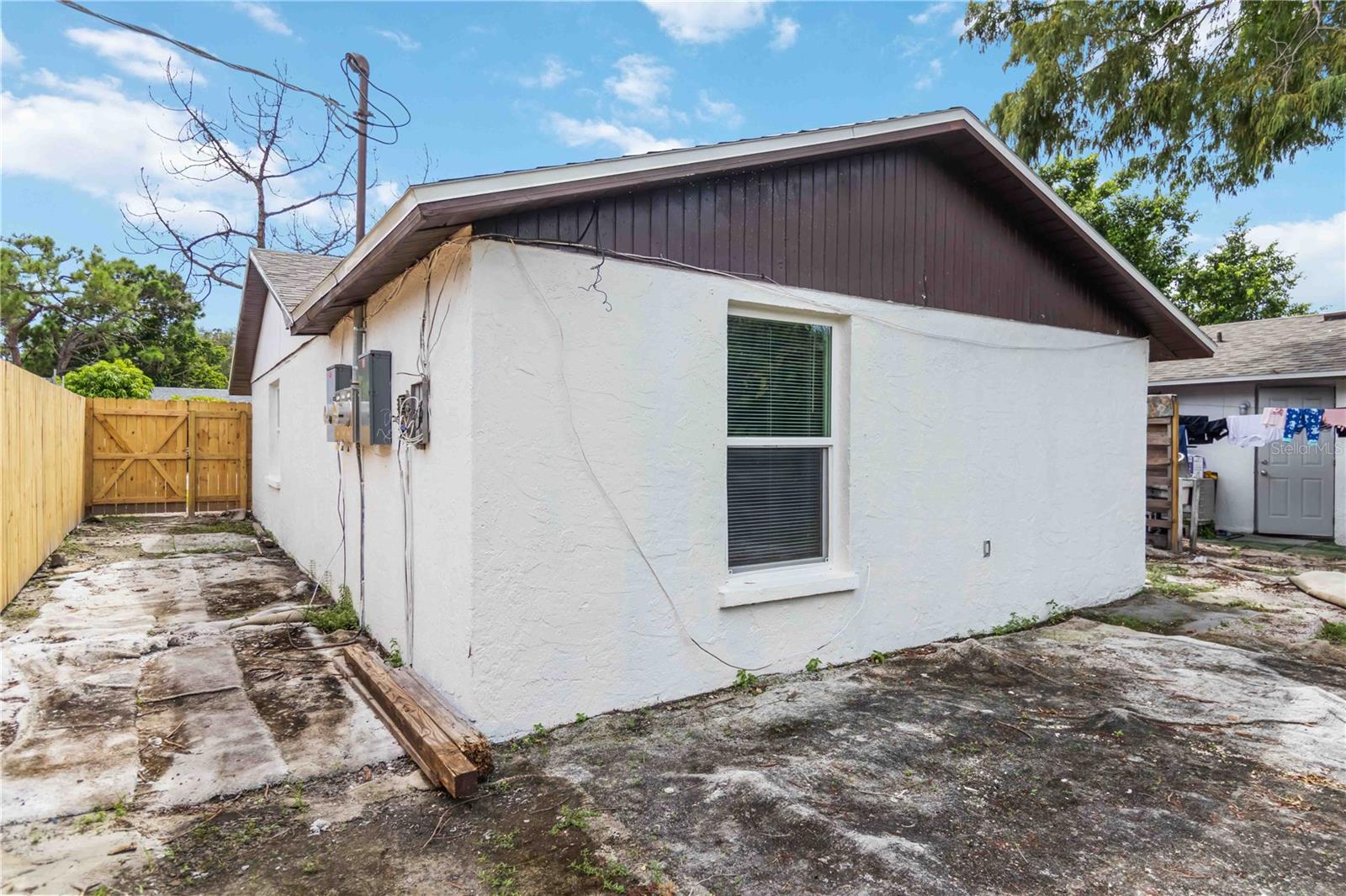 CAYMAN PARK - Residential Income