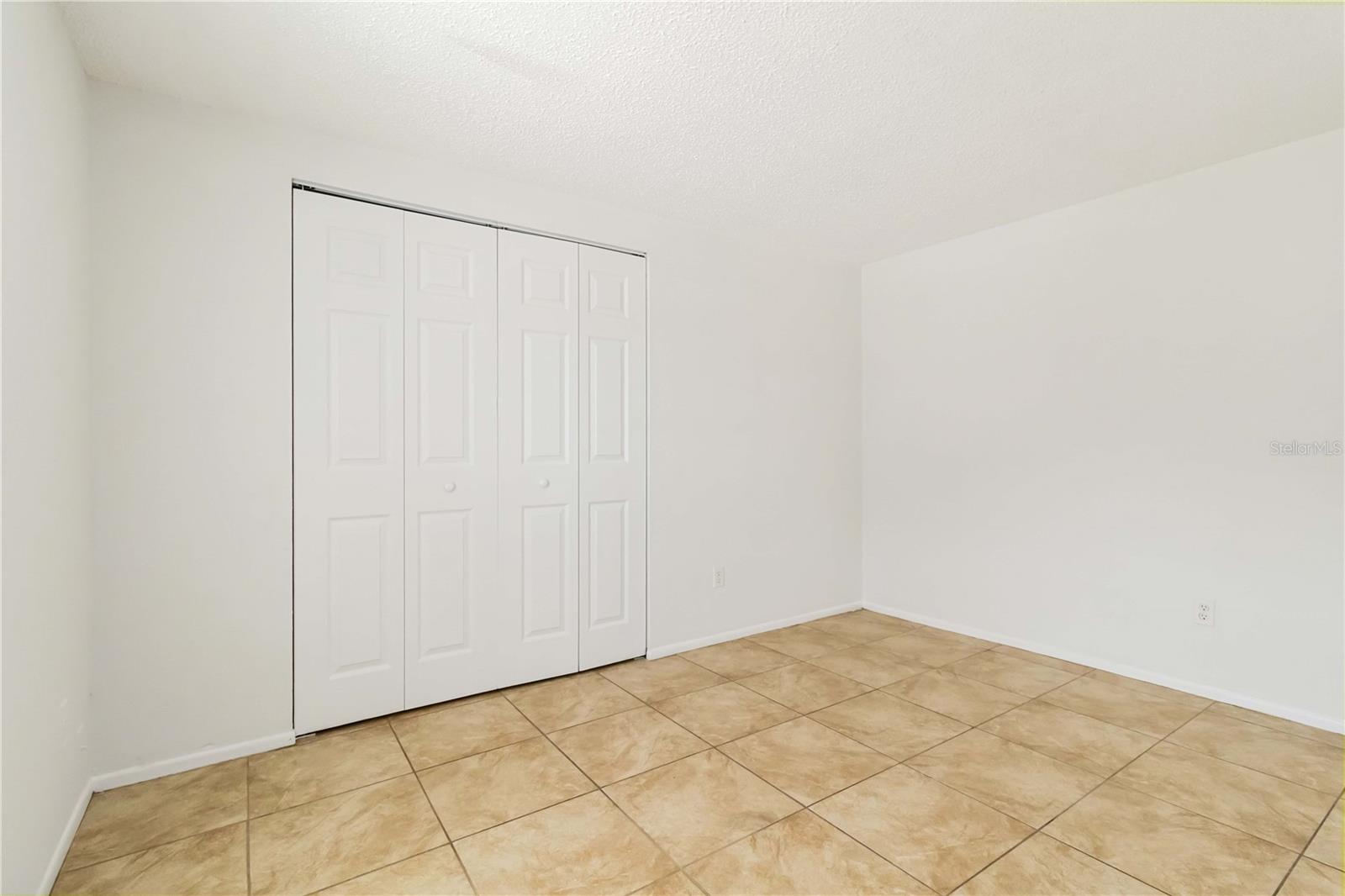 CAYMAN PARK - Residential Income