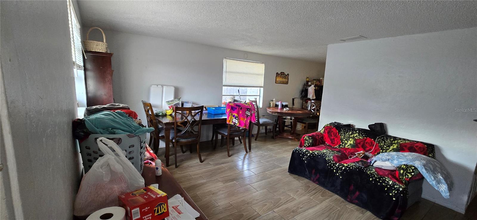 CAYMAN PARK - Residential Income