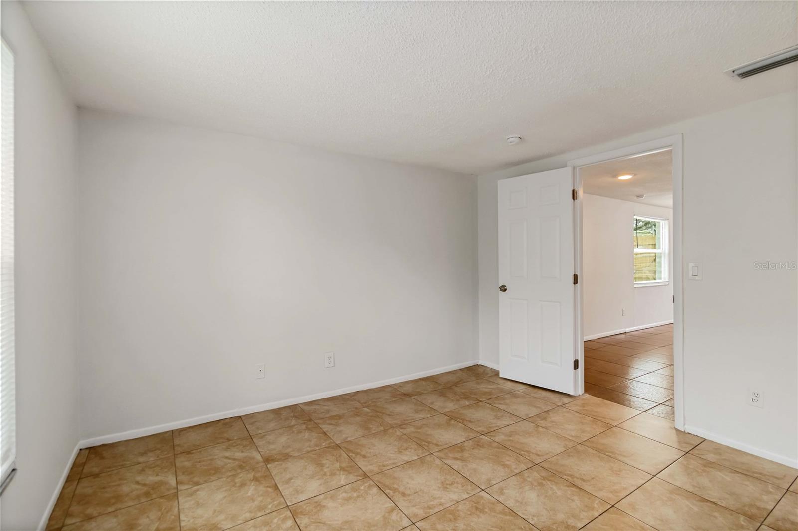 CAYMAN PARK - Residential Income