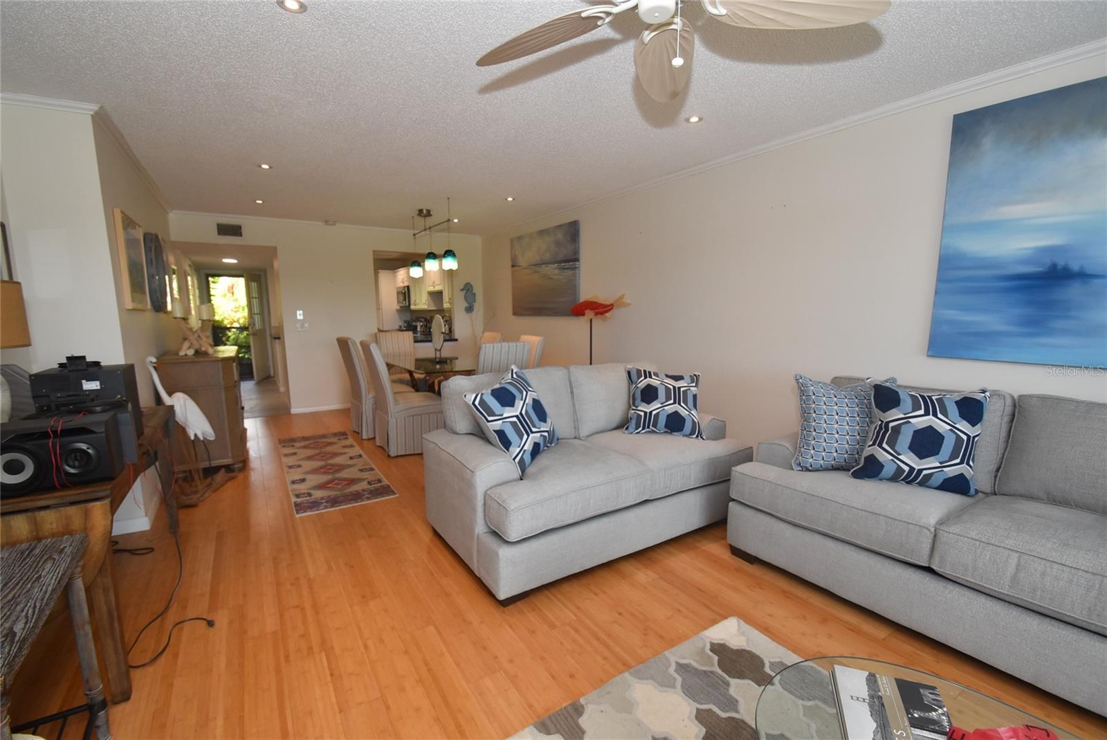 PELICAN COVE IV - Residential Lease