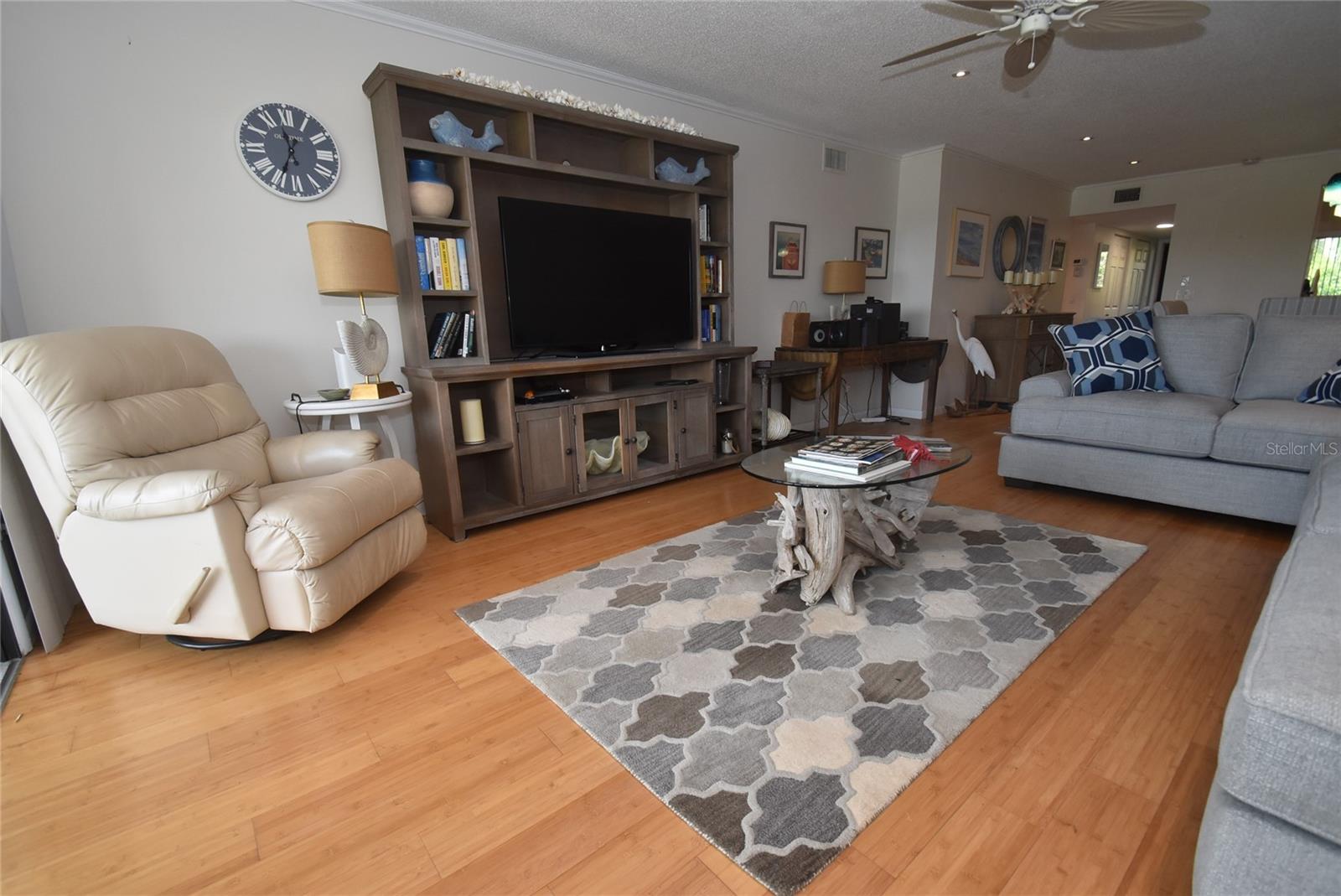 PELICAN COVE IV - Residential Lease