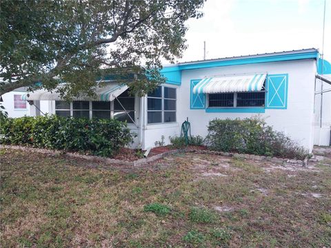 Photo of 340 Walter Avenue, Frostproof, FL 33843 (MLS # K4903211)