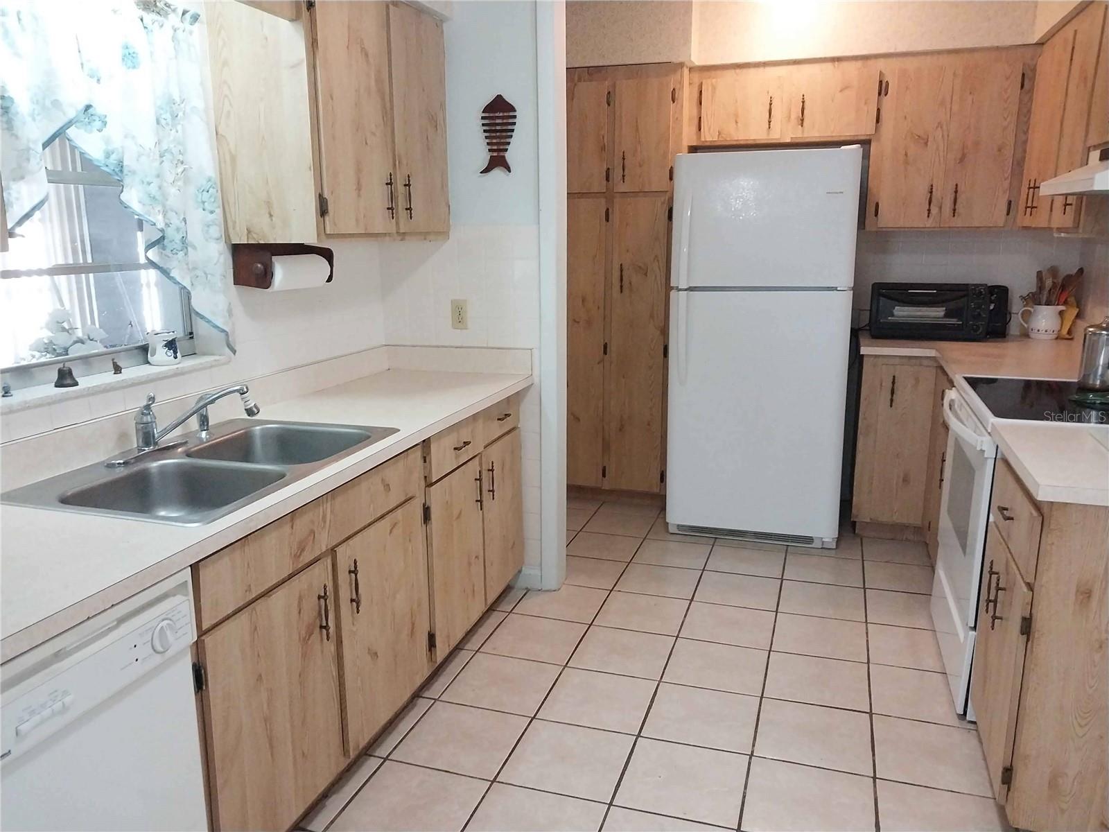 SUN RAY HOMES 02 - Residential