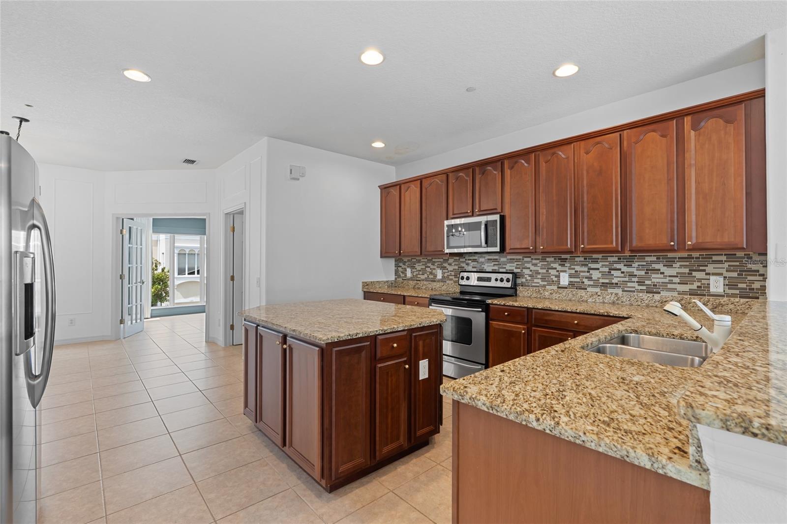 1190 VENETIAN HARBOR DRIVE NE