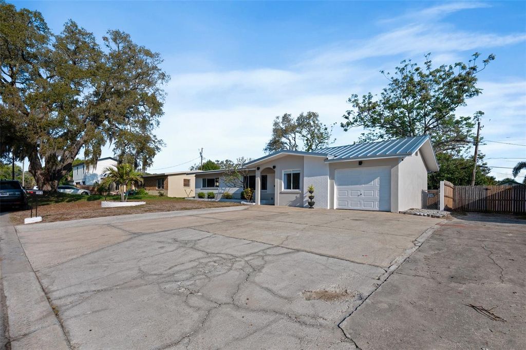 Photo of 1106 Connecticut Road, Tarpon Springs, FL 34689 (MLS # W7884099)