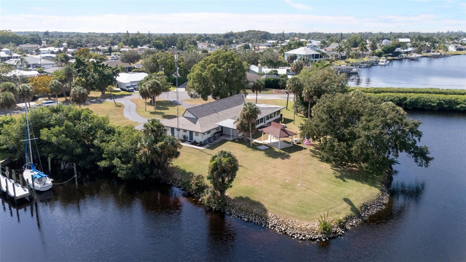 RIVER FOREST ISLAND - Residential