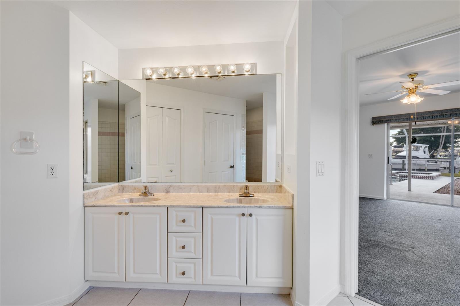 RIVER FOREST ISLAND - Residential