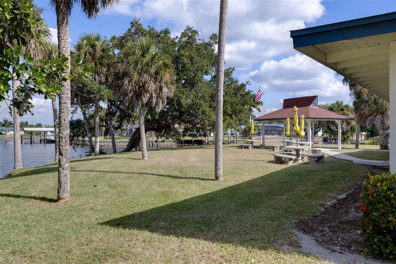 RIVER FOREST ISLAND - Residential