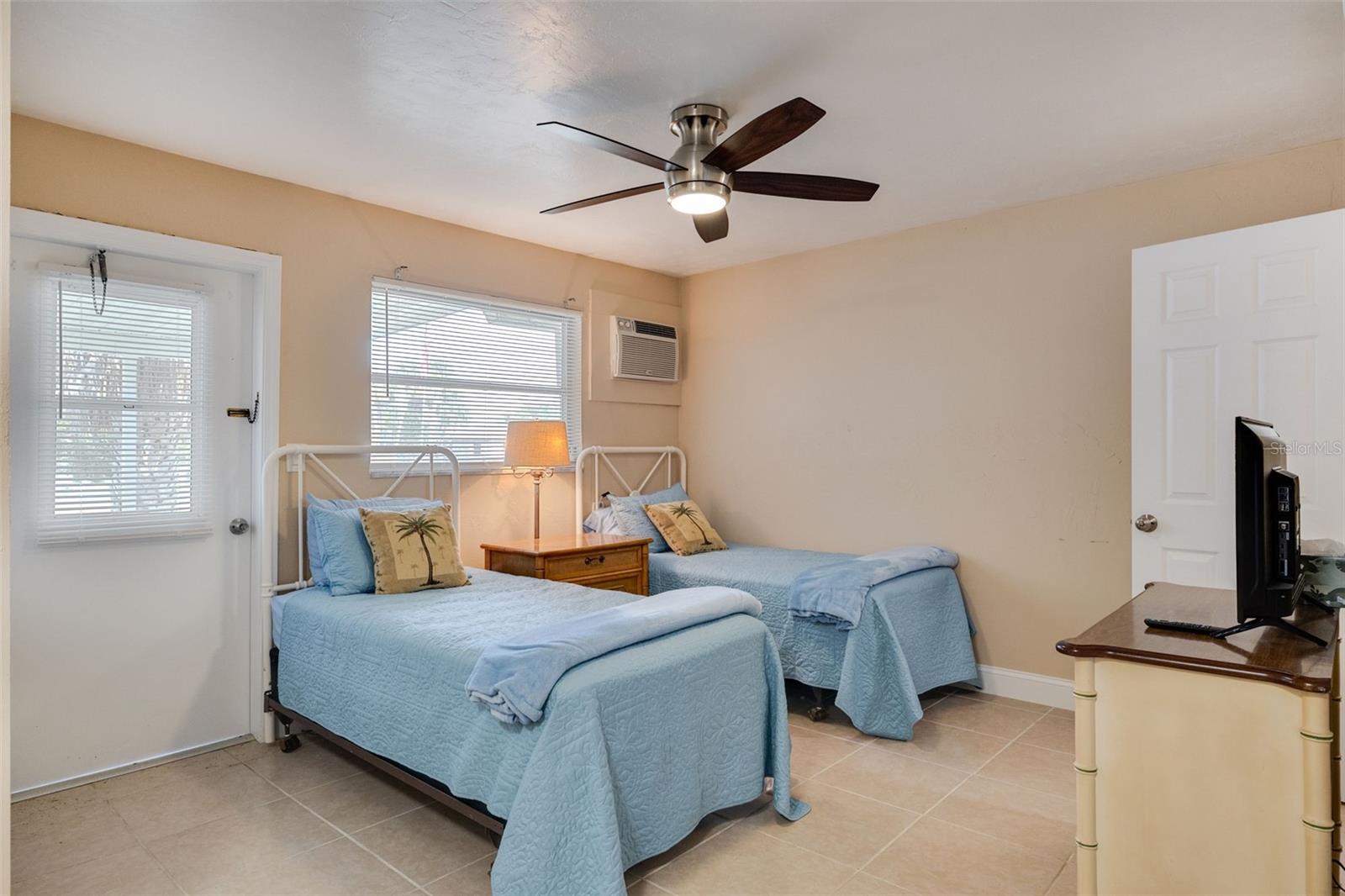 RIVER FOREST ISLAND - Residential