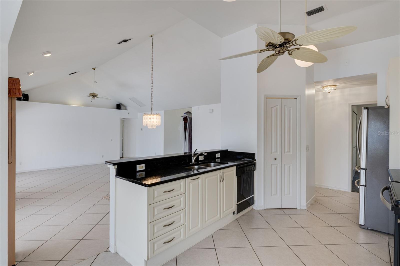 RIVER FOREST ISLAND - Residential