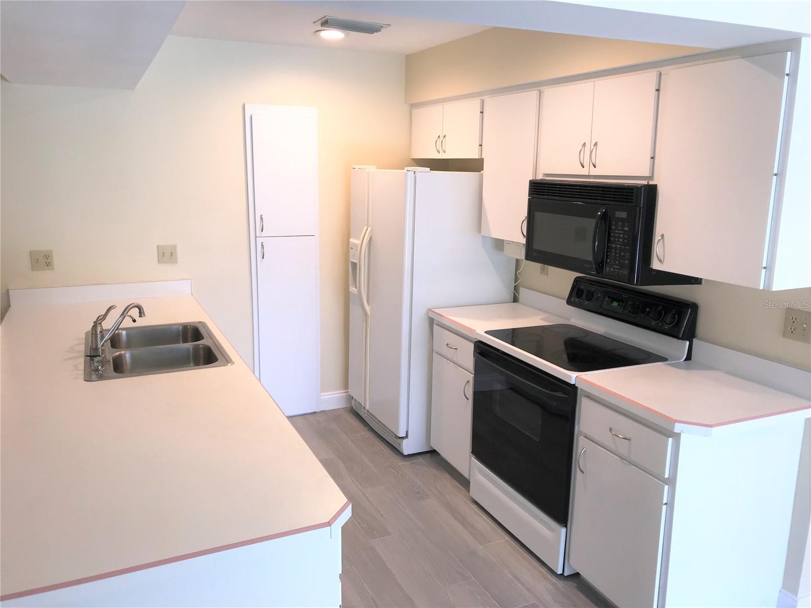 SUNSET ESTATES SUB - Residential Lease