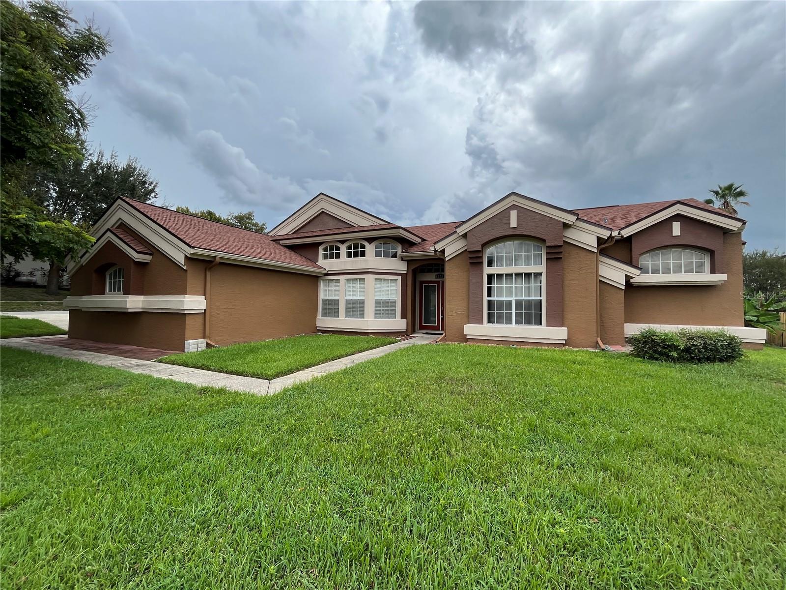 HAMPTONS - Residential Lease