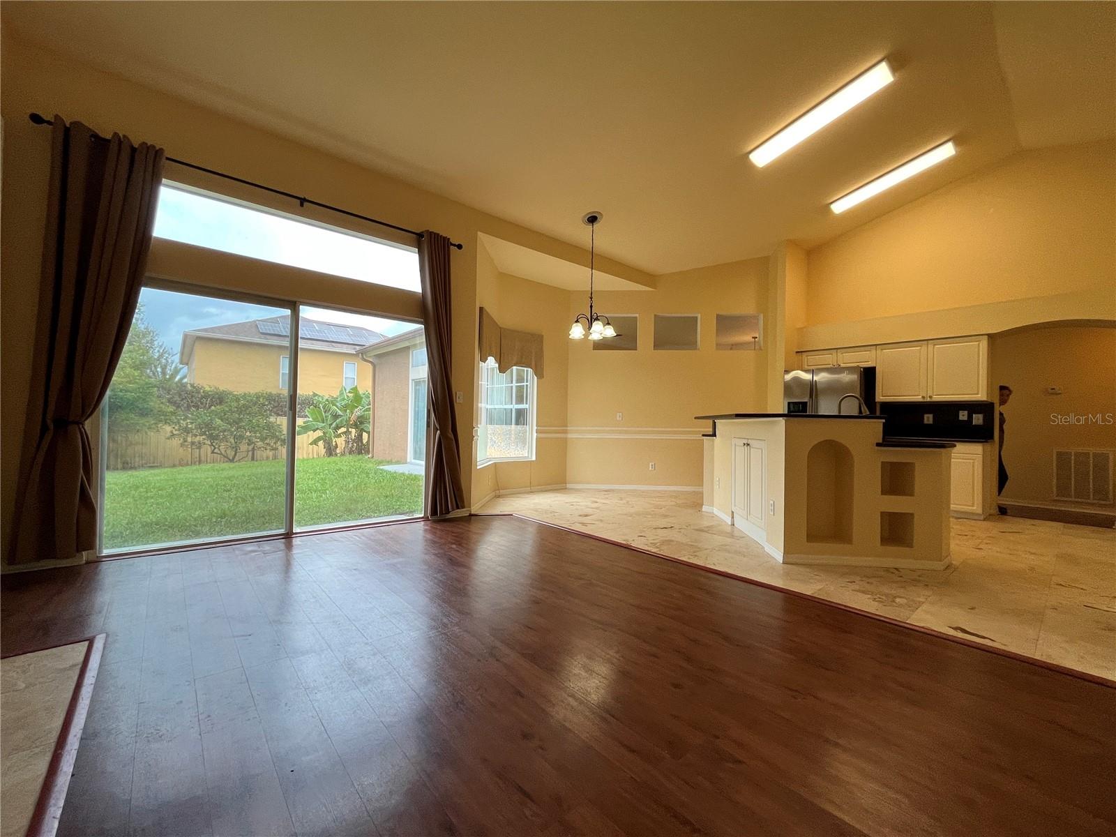 HAMPTONS - Residential Lease