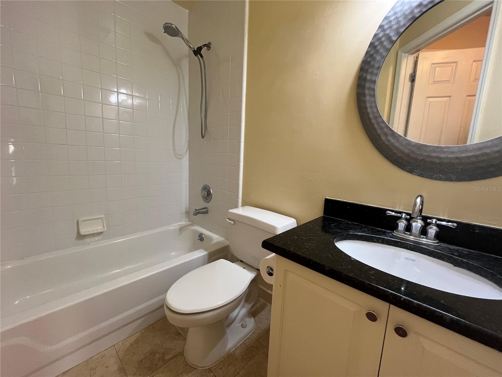 HAMPTONS - Residential Lease