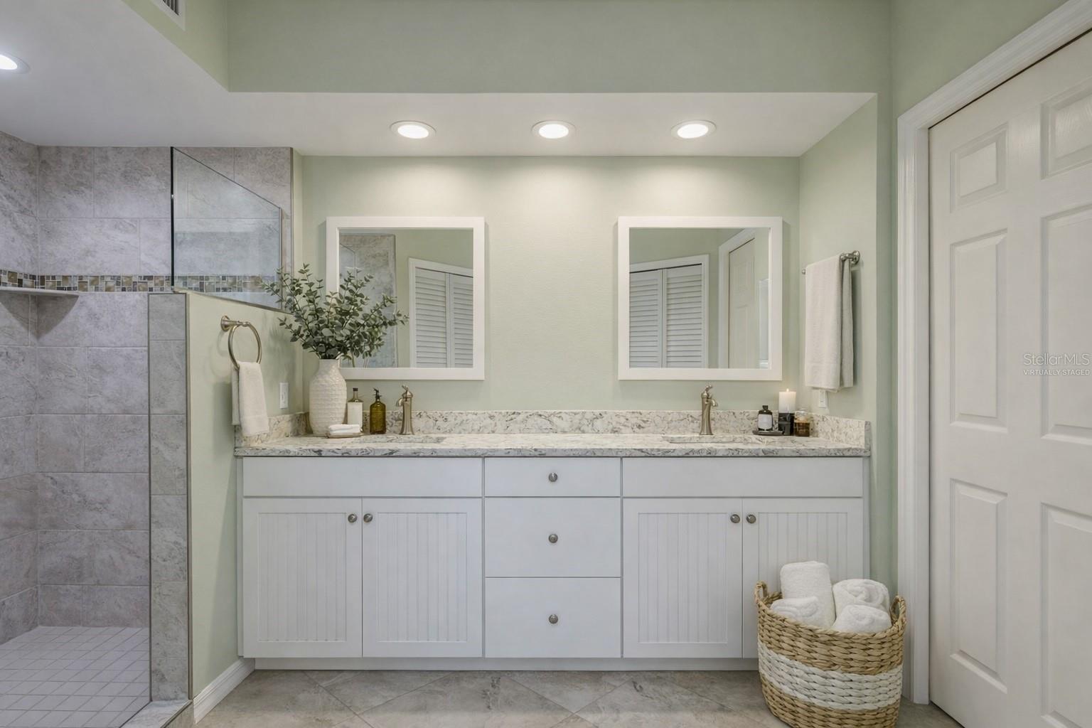 COUNTRY CLUB CONDO AT EAST BAY - Residential