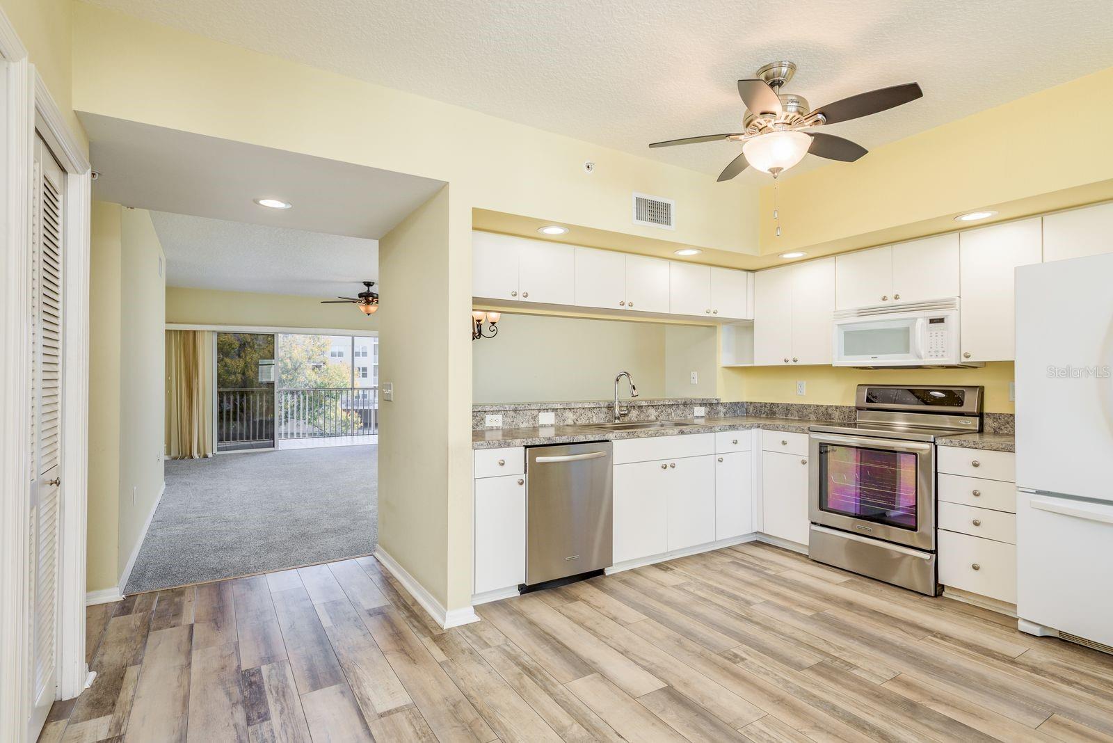 COUNTRY CLUB CONDO AT EAST BAY - Residential