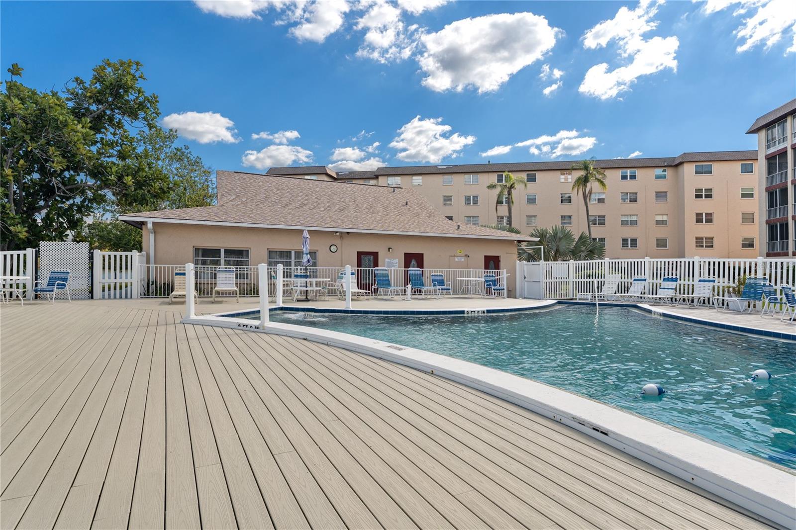 BAYSHORE ON THE LAKE APTS SEC 3 - Residential