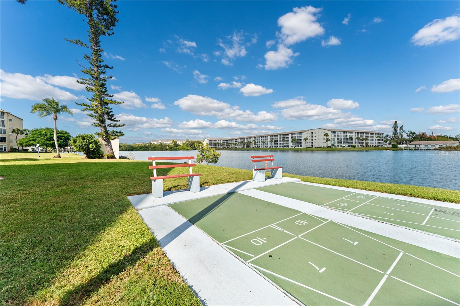 BAYSHORE ON THE LAKE APTS SEC 3 - Residential