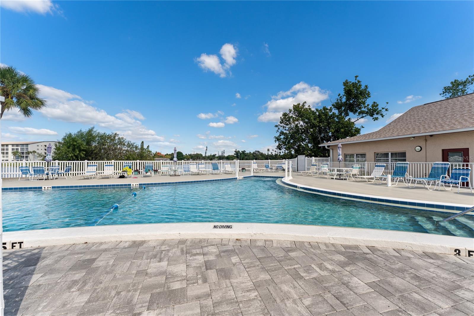 BAYSHORE ON THE LAKE APTS SEC 3 - Residential