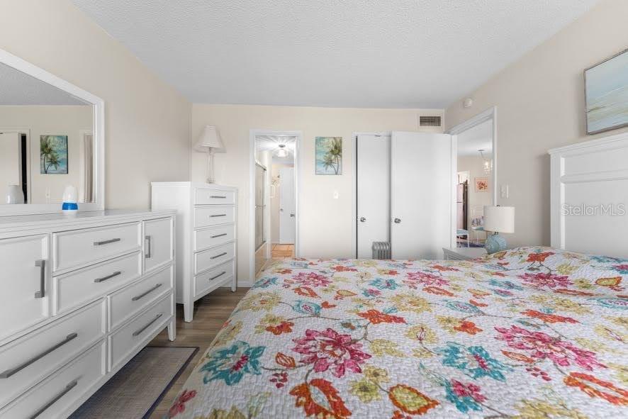 BAYSHORE ON THE LAKE APTS SEC 3 - Residential