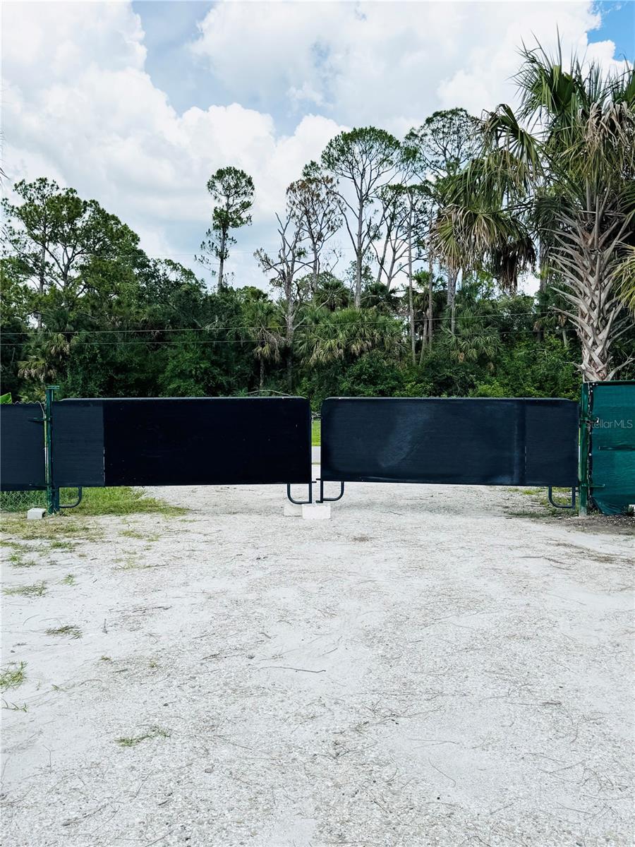 NORTH PORT CHARLOTTE ESTATES 01 - Land