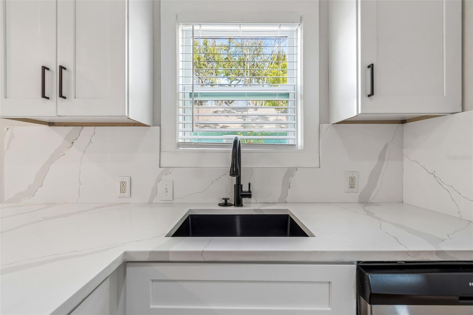 BUTTONS F P - Residential