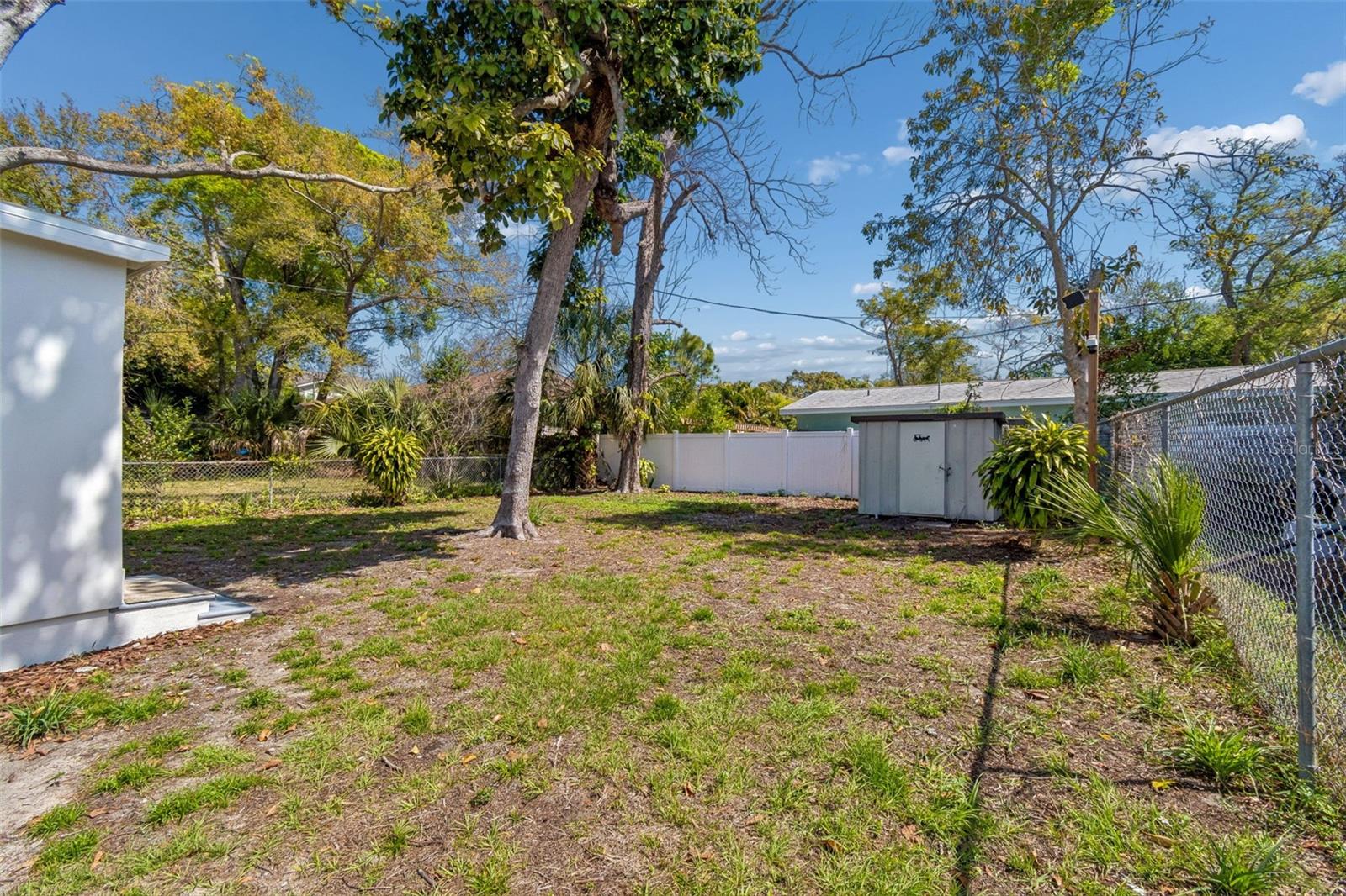 BUTTONS F P - Residential