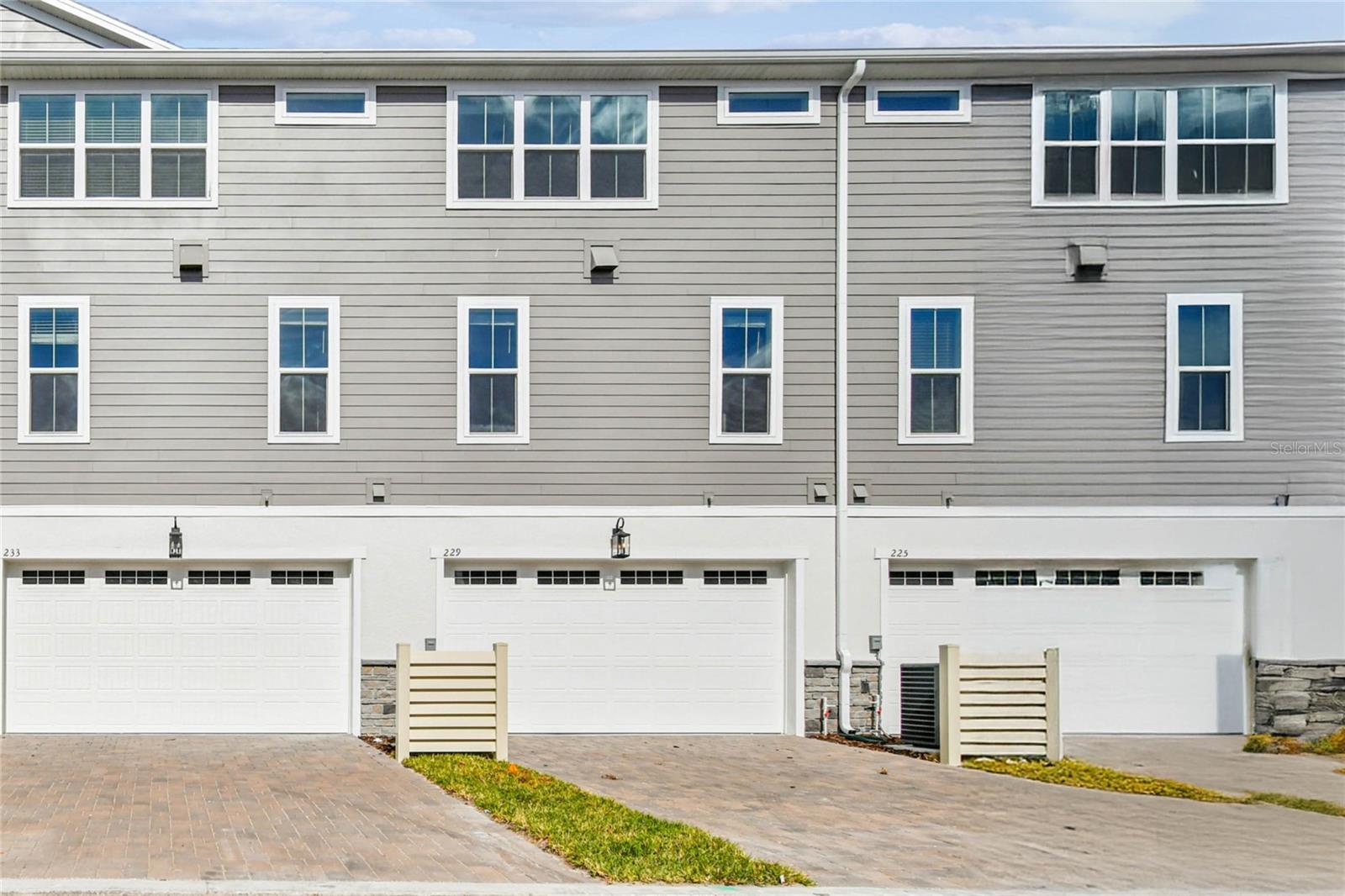 TOWNES AT NORTHLAKE - Residential