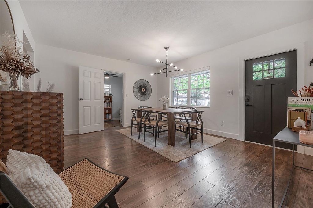 Photo of 4008 W Bay Villa Avenue, Tampa, FL 33611 (MLS # TB8462256)