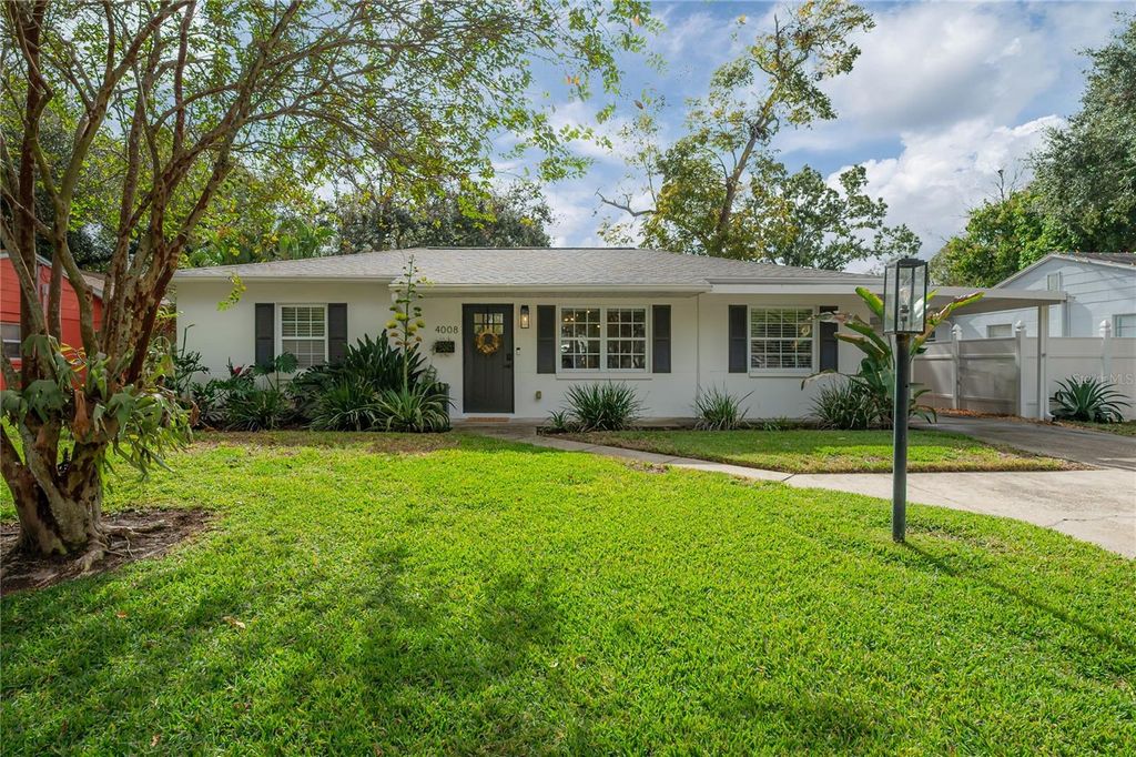 Photo of 4008 W Bay Villa Avenue, Tampa, FL 33611 (MLS # TB8462256)
