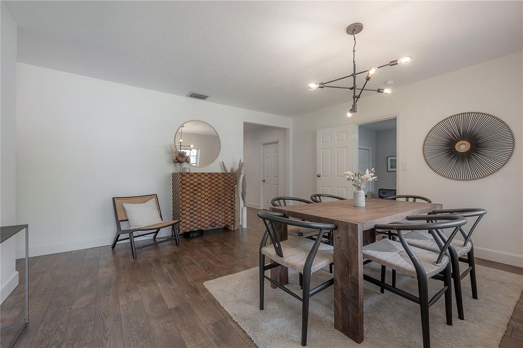 Photo of 4008 W Bay Villa Avenue, Tampa, FL 33611 (MLS # TB8462256)