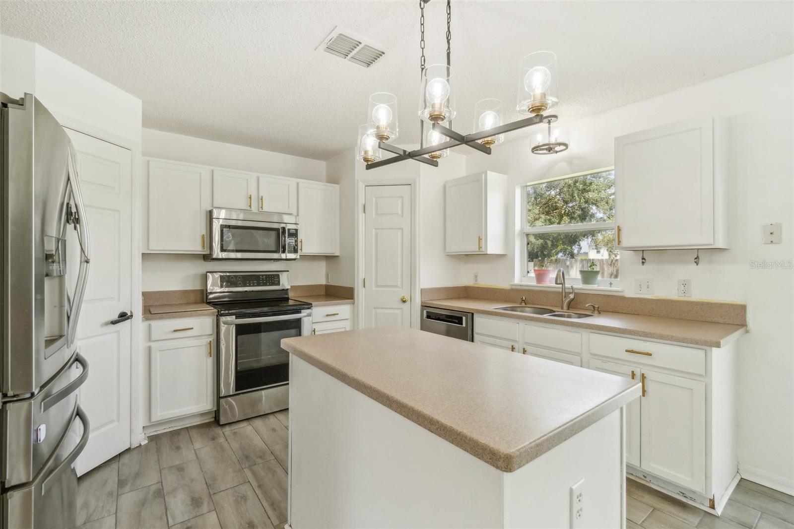 ASHTON PARK - Residential