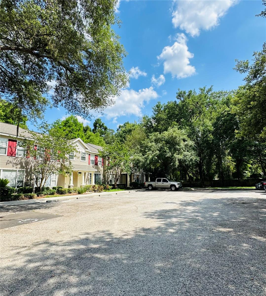 OAK VALLEY TWNHMS - Residential