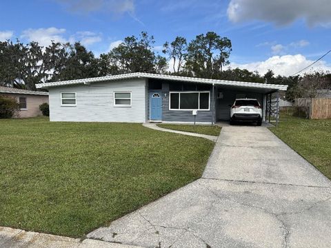 Photo of 1504 E Mimosa Drive, Plant City, FL 33563 (MLS # TB8469548)