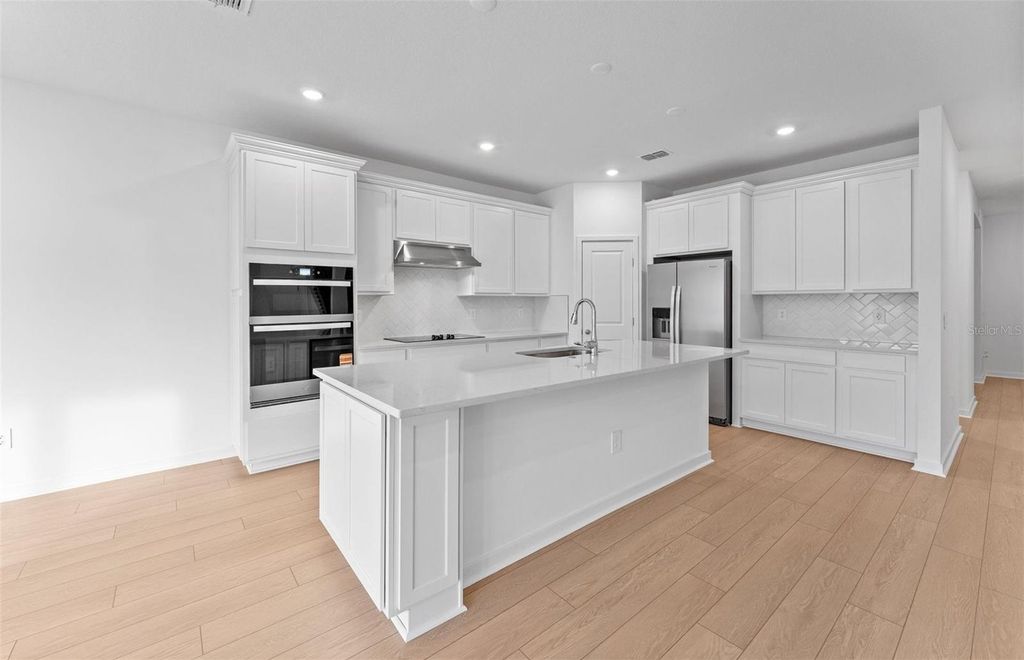 Photo of 11219 Sycamore Glen Loop, Thonotosassa, FL 33592 (MLS # TB8421757)