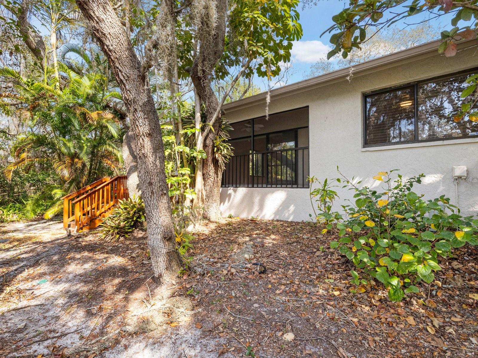 WHISPERING WOODS - Residential