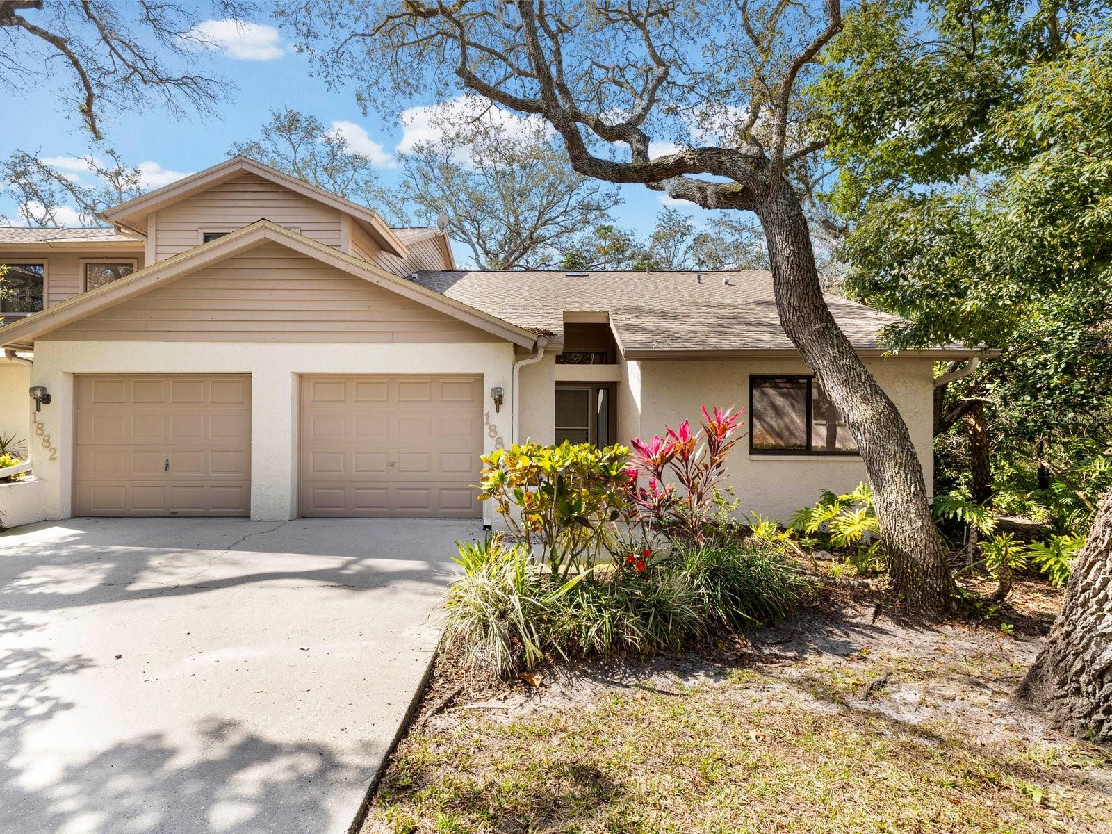 WHISPERING WOODS - Residential