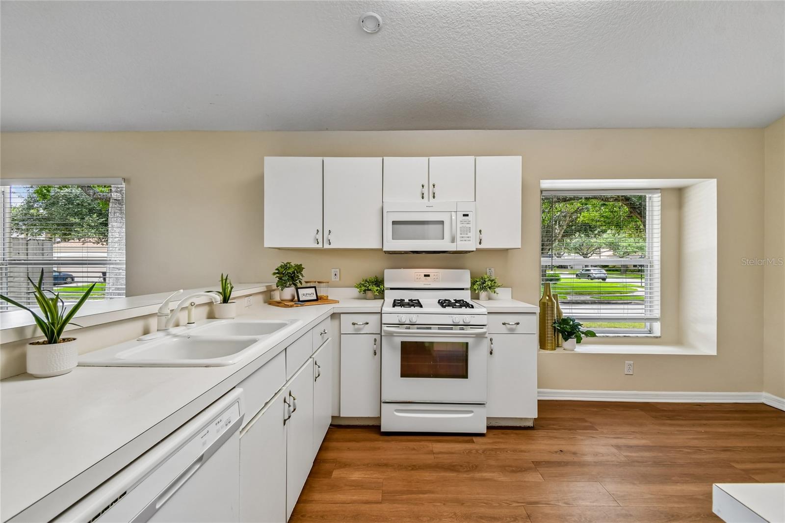 2858 ALOMA OAKS DRIVE