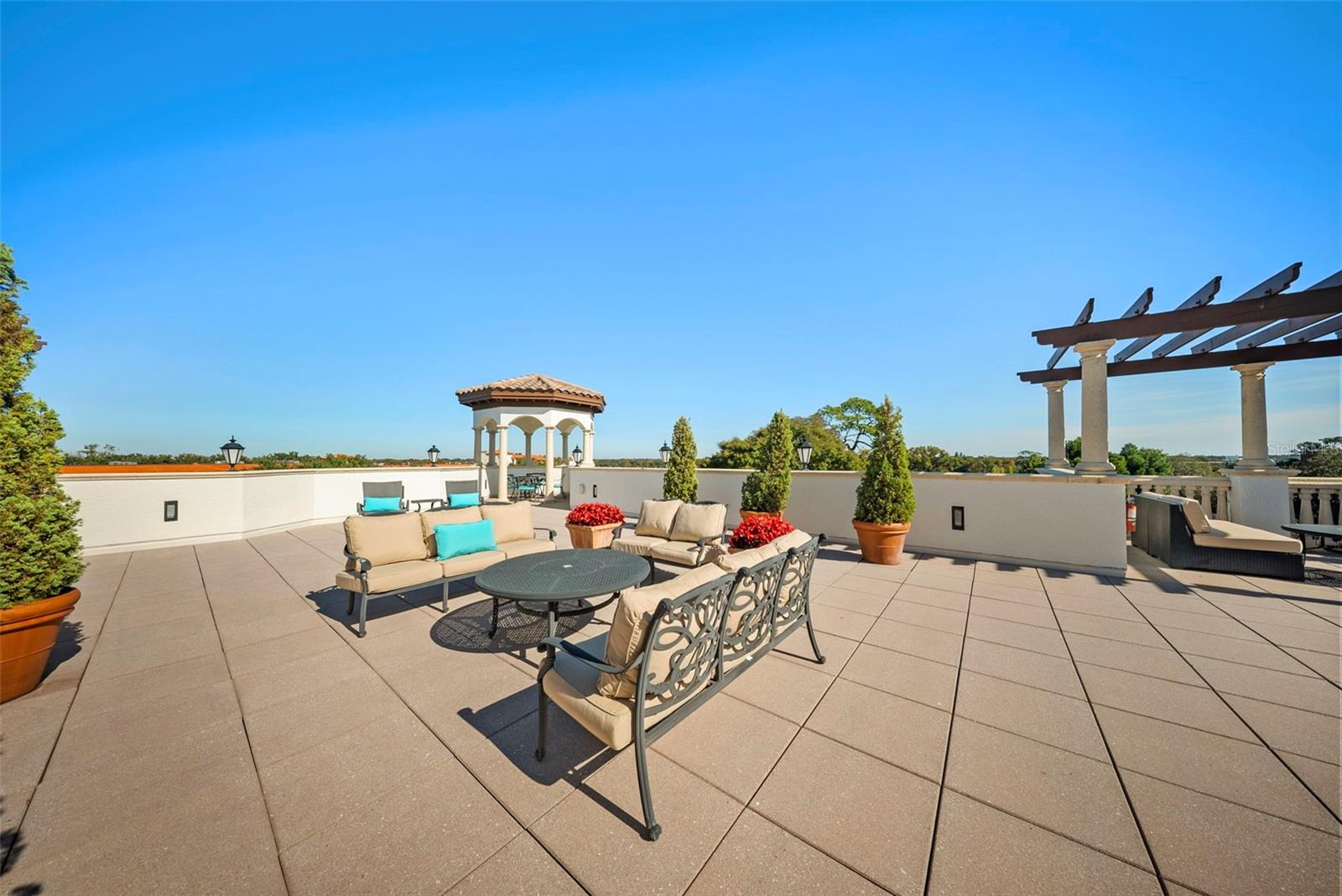 TROVILLION CONDO - Residential