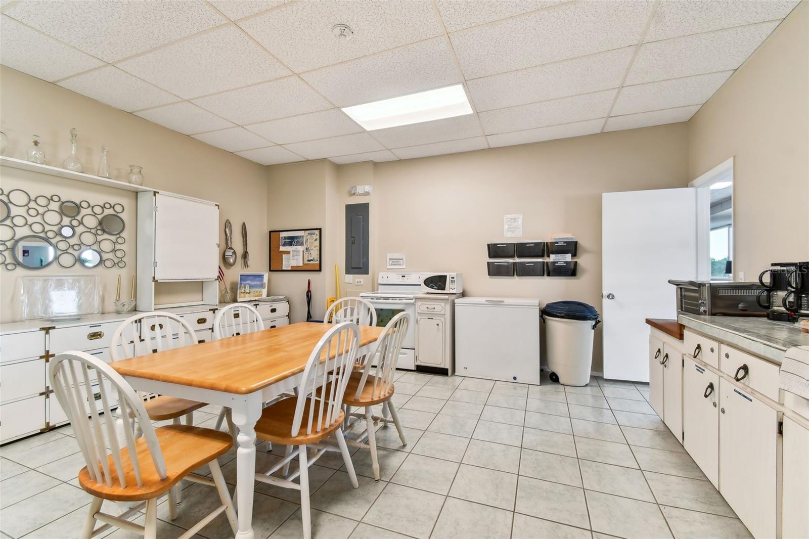 HARBOUR CLUB CONDO 2 - Residential