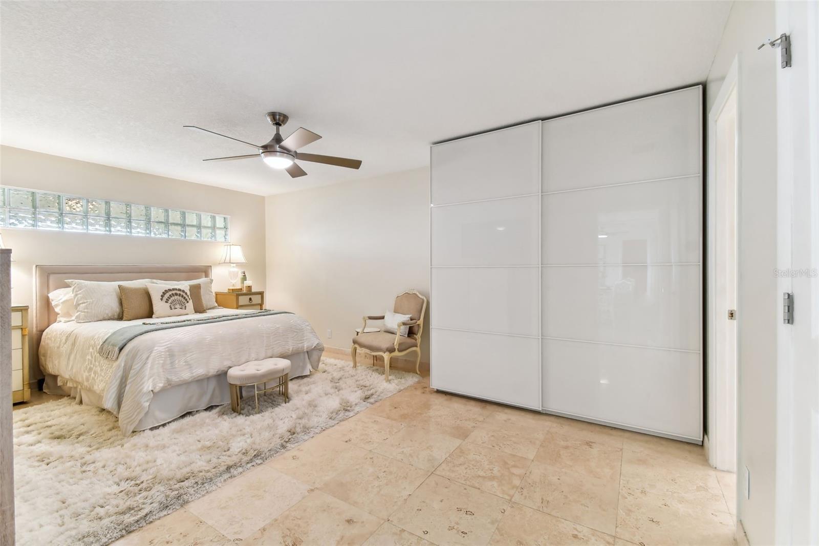 HARBOUR CLUB CONDO 2 - Residential