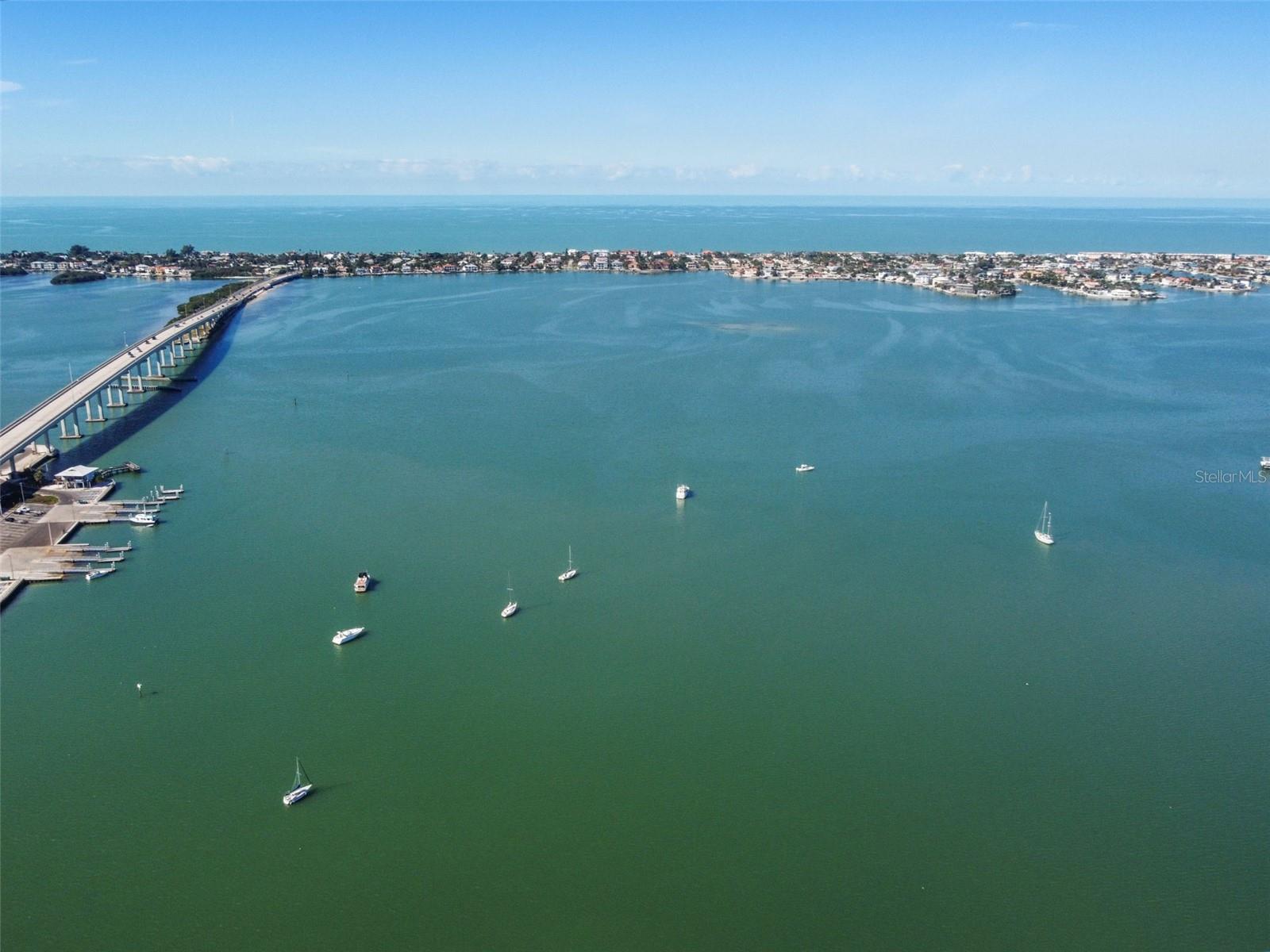 HARBOUR CLUB CONDO 2 - Residential