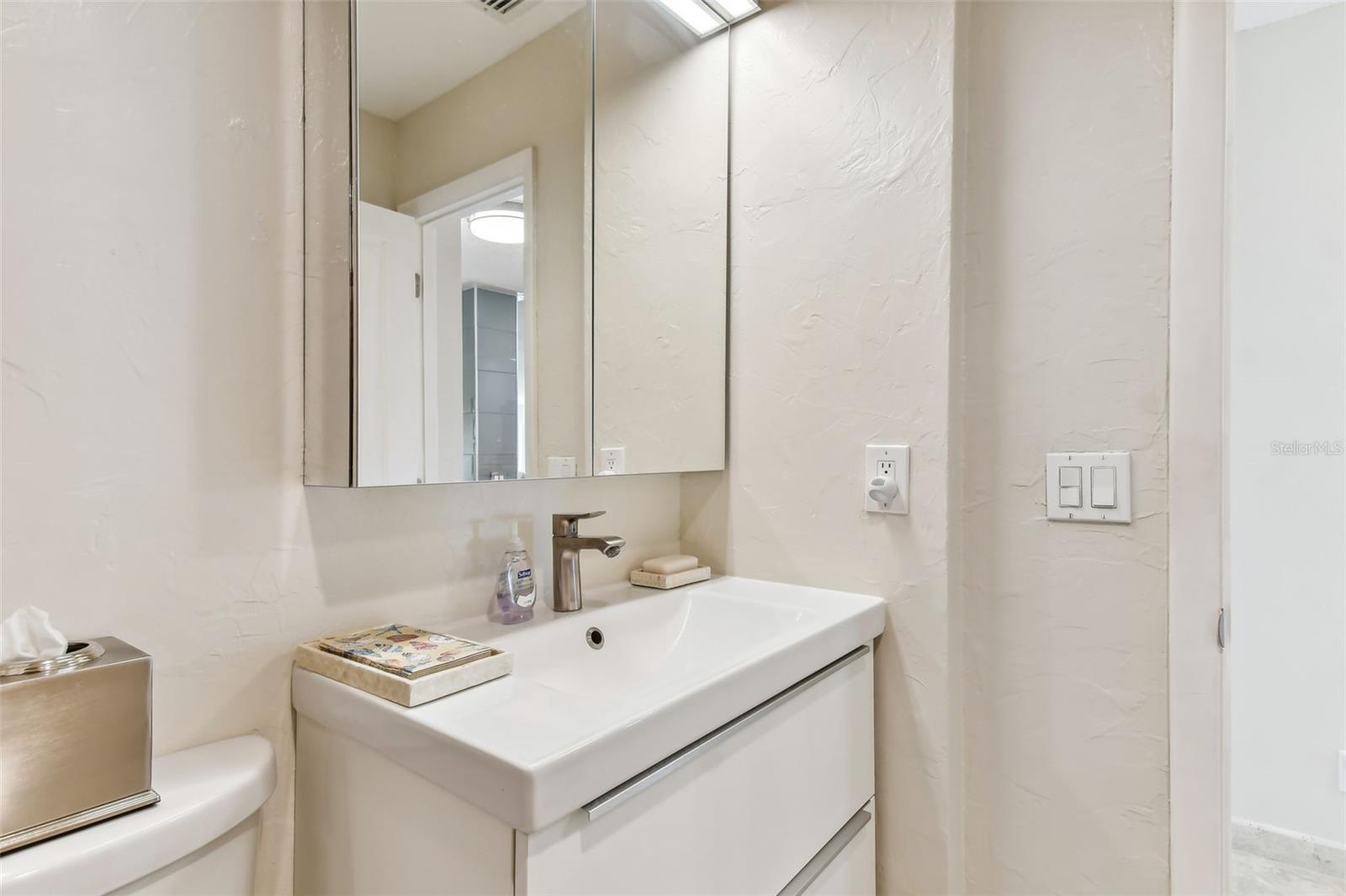 HARBOUR CLUB CONDO 2 - Residential