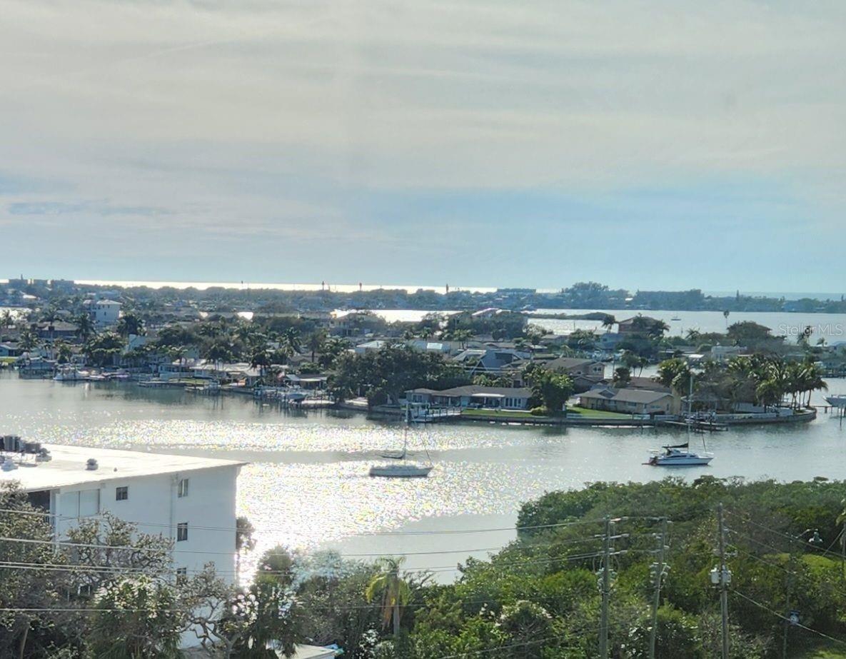 HARBOUR CLUB CONDO 2 - Residential