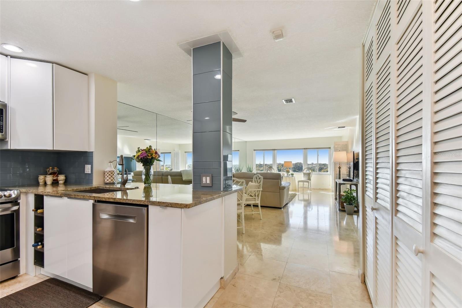 HARBOUR CLUB CONDO 2 - Residential